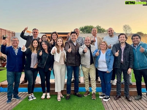 Camila Flores Instagram - Nos estamos preparando para las elecciones de este año, con las mejores personas, grandes servidores públicos y comprometidos con nuestro país 🇨🇱 Provincias de #Quillota y #Petorca allá vamos 💪🏻🙏🏻