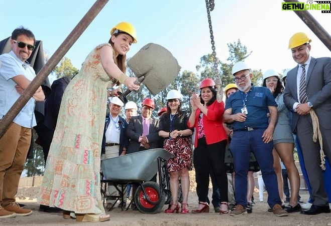 Camila Flores Instagram - ✅ Primera piedra del Cesfam de #Catapilco 🙌🏻 Junto a nuestro #CORE Percy Marin acompañamos con gran alegría a nuestro querido alcalde de #Zapallar Gustavo Alessandri y vecinos en la colocación de la primera piedra de lo que será el Cesfam de Catapilco Me alegra muchísimo que se esté avanzando después de 5 años de arduo trabajo y gestiones para que esto resulte Me consta la dedicación que el alcalde puso en este proyecto para que se haga realidad, lamentablemente la burocracia no permitió avanzar más rápido Como equipo felices de contribuir en cosas tan importantes como mejorar la salud 💪🏻