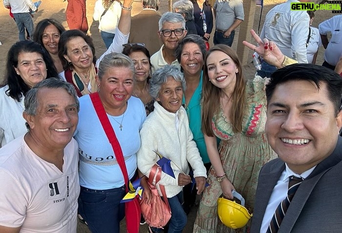 Camila Flores Instagram - ✅ Primera piedra del Cesfam de #Catapilco 🙌🏻 Junto a nuestro #CORE Percy Marin acompañamos con gran alegría a nuestro querido alcalde de #Zapallar Gustavo Alessandri y vecinos en la colocación de la primera piedra de lo que será el Cesfam de Catapilco Me alegra muchísimo que se esté avanzando después de 5 años de arduo trabajo y gestiones para que esto resulte Me consta la dedicación que el alcalde puso en este proyecto para que se haga realidad, lamentablemente la burocracia no permitió avanzar más rápido Como equipo felices de contribuir en cosas tan importantes como mejorar la salud 💪🏻