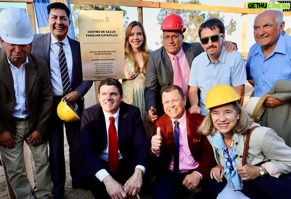 Camila Flores - 0.9K Likes - ✅ Primera piedra del Cesfam de #Catapilco 🙌🏻
Junto a nuestro #CORE Percy Marin acompañamos con gran alegría a nuestro querido alcalde de #Zapallar Gustavo Alessandri y vecinos en la colocación de la primera piedra de lo que será el Cesfam de Catapilco
Me alegra muchísimo que se esté avanzando después de 5 años de arduo trabajo y gestiones para que esto resulte
Me consta la dedicación que el alcalde puso en este proyecto para que se haga realidad, lamentablemente la burocracia no permitió avanzar más rápido
Como equipo felices de contribuir en cosas tan importantes como mejorar la salud 💪🏻