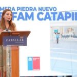 Camila Flores Instagram – ✅ Primera piedra del Cesfam de #Catapilco 🙌🏻
Junto a nuestro #CORE Percy Marin acompañamos con gran alegría a nuestro querido alcalde de #Zapallar Gustavo Alessandri y vecinos en la colocación de la primera piedra de lo que será el Cesfam de Catapilco 
Me alegra muchísimo que se esté avanzando después de 5 años de arduo trabajo y gestiones para que esto resulte 
Me consta la dedicación que el alcalde puso en este proyecto para que se haga realidad, lamentablemente la burocracia no permitió avanzar más rápido 
Como equipo felices de contribuir en cosas tan importantes como mejorar la salud 💪🏻