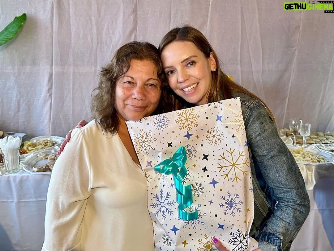 Camila Flores - 322 Likes - ✅ En terreno con los vecinos del comité Volver a empezar de #Olmue
Junto a nuestro #CORE Percy Marin y nuestro alcalde Jorge Jil estuvimos celebrando la alegría de los vecinos del comité de pavimentación volver a empezar del sector Lo Narváez de Olmue por la aprobación de los más de 1100 millones de pesos para pavimentar las calles Serafín Pinto y Pablo Neruda, esto con fondos del Gobierno Regional
Este proyecto contempla muros de contención y el ensanchamiento de calles, lo que le cambiará la calidad de vida a nuestros queridos vecinos
Felices como equipo de poder decir #MisionCumplida