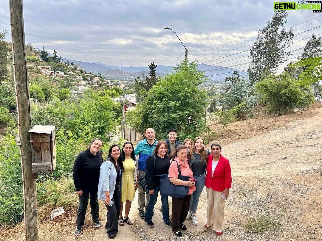 Camila Flores - 322 Likes - ✅ En terreno con los vecinos del comité Volver a empezar de #Olmue
Junto a nuestro #CORE Percy Marin y nuestro alcalde Jorge Jil estuvimos celebrando la alegría de los vecinos del comité de pavimentación volver a empezar del sector Lo Narváez de Olmue por la aprobación de los más de 1100 millones de pesos para pavimentar las calles Serafín Pinto y Pablo Neruda, esto con fondos del Gobierno Regional
Este proyecto contempla muros de contención y el ensanchamiento de calles, lo que le cambiará la calidad de vida a nuestros queridos vecinos
Felices como equipo de poder decir #MisionCumplida