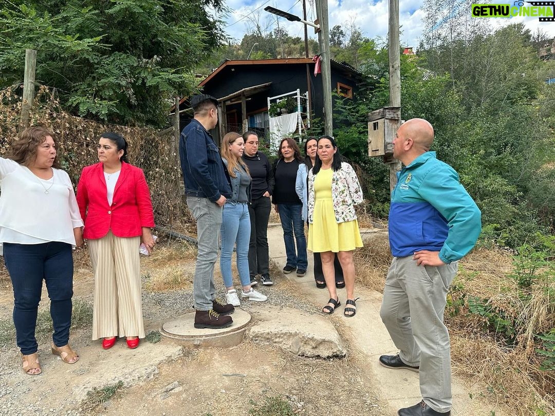 Camila Flores - 322 Likes - ✅ En terreno con los vecinos del comité Volver a empezar de #Olmue
Junto a nuestro #CORE Percy Marin y nuestro alcalde Jorge Jil estuvimos celebrando la alegría de los vecinos del comité de pavimentación volver a empezar del sector Lo Narváez de Olmue por la aprobación de los más de 1100 millones de pesos para pavimentar las calles Serafín Pinto y Pablo Neruda, esto con fondos del Gobierno Regional
Este proyecto contempla muros de contención y el ensanchamiento de calles, lo que le cambiará la calidad de vida a nuestros queridos vecinos
Felices como equipo de poder decir #MisionCumplida
