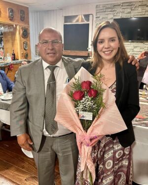 Camila Flores Instagram - ✅ Cena de navidad con el Consejo de Pastores de #Quintero 
Junto a nuestro CORE Percy Marin compartimos una significativa cena de navidad con el Consejo de Pastores Evangélicos de Quintero, fue una hermosa instancia de recogimiento y fe 
Agradezco especialmente a Maritza Verdejo por organizar esta linda actividad 
Firmes y adelante