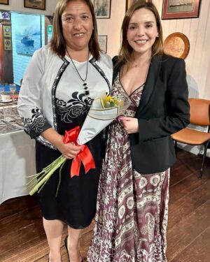 Camila Flores Instagram - ✅ Cena de navidad con el Consejo de Pastores de #Quintero 
Junto a nuestro CORE Percy Marin compartimos una significativa cena de navidad con el Consejo de Pastores Evangélicos de Quintero, fue una hermosa instancia de recogimiento y fe 
Agradezco especialmente a Maritza Verdejo por organizar esta linda actividad 
Firmes y adelante