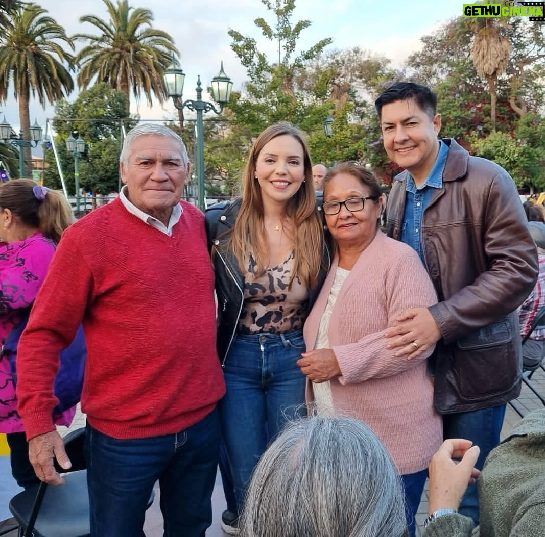 Camila Flores - 301 Likes - ✅ Expo #LaLigua 🎉
Junto a nuestro #CORE Percy Marin estuvimos en la Expo La Ligua acompañando a nuestros textiles, dulceros y floricultores