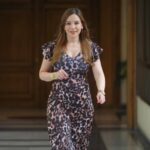 Camila Flores Instagram – Como están ? Espero que excelente 
Yo a las 11 horas estaré como cada viernes en el programa conectados de Radio Agricultura para que sintonicen