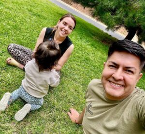 Camila Flores Instagram - Que este año que comienza venga cargado de bendiciones, alegrías, vida y salud 
Que Dios nos acompañe siempre
Vamos con todo por el 2024 🙌🏻💪🏻❤️