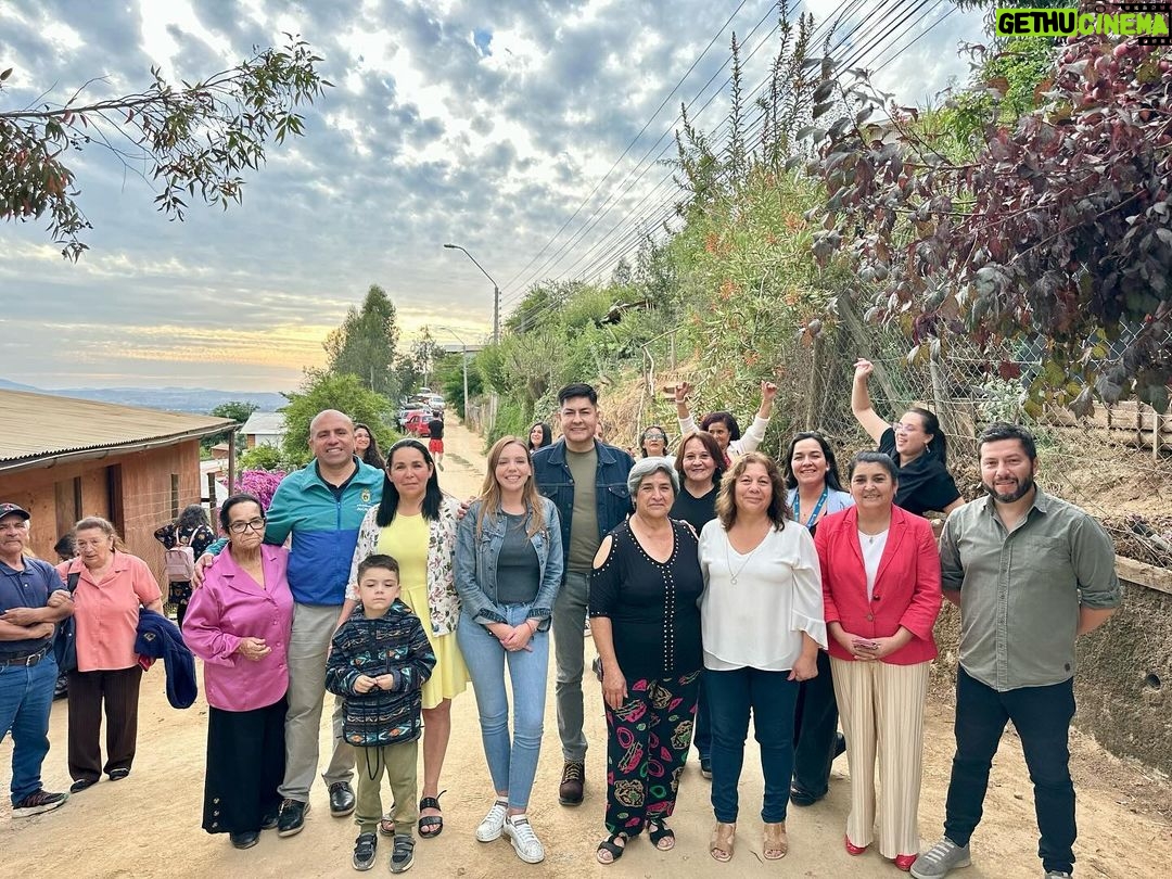 Camila Flores - 322 Likes - ✅ En terreno con los vecinos del comité Volver a empezar de #Olmue
Junto a nuestro #CORE Percy Marin y nuestro alcalde Jorge Jil estuvimos celebrando la alegría de los vecinos del comité de pavimentación volver a empezar del sector Lo Narváez de Olmue por la aprobación de los más de 1100 millones de pesos para pavimentar las calles Serafín Pinto y Pablo Neruda, esto con fondos del Gobierno Regional
Este proyecto contempla muros de contención y el ensanchamiento de calles, lo que le cambiará la calidad de vida a nuestros queridos vecinos
Felices como equipo de poder decir #MisionCumplida