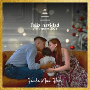Camila Flores Instagram - Feliz navidad y nuestros mejores deseos para todos 
Con mucho cariño de Camila Flores, Percy Marín y Camila Marín Flores ❤️🎄