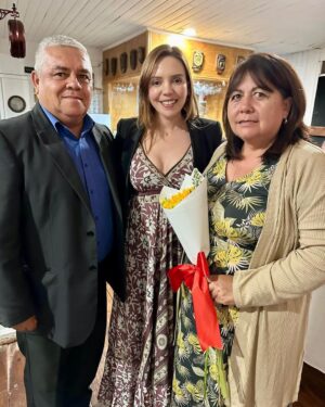 Camila Flores Instagram - ✅ Cena de navidad con el Consejo de Pastores de #Quintero 
Junto a nuestro CORE Percy Marin compartimos una significativa cena de navidad con el Consejo de Pastores Evangélicos de Quintero, fue una hermosa instancia de recogimiento y fe 
Agradezco especialmente a Maritza Verdejo por organizar esta linda actividad 
Firmes y adelante