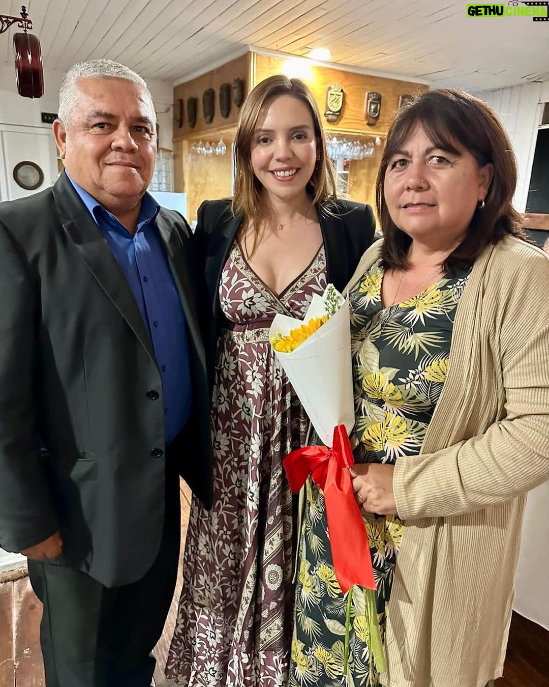 Camila Flores - 622 Likes - ✅ Cena de navidad con el Consejo de Pastores de #Quintero
Junto a nuestro CORE Percy Marin compartimos una significativa cena de navidad con el Consejo de Pastores Evangélicos de Quintero, fue una hermosa instancia de recogimiento y fe
Agradezco especialmente a Maritza Verdejo por organizar esta linda actividad
Firmes y adelante