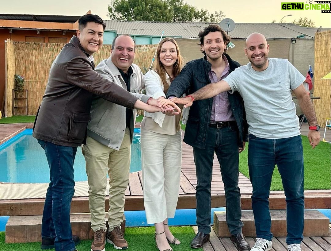 Camila Flores - 328 Likes - Nos estamos preparando para las elecciones de este año, con las mejores personas, grandes servidores públicos y comprometidos con nuestro país 🇨🇱
Provincias de #Quillota y #Petorca allá vamos 💪🏻🙏🏻