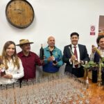 Camila Flores Instagram - ✅ Inauguración de sala de proceso y sala de venta de “licores artesanales la cuesta” #Olmue Acompañamos a don Samuel y su familia en la inauguración de la sala de procesos para la confección de los distintos tipos de licores que comercializan. Lo que partió como un pequeño emprendimiento, crece y se hace producción a mayor escala Cuando los particulares logran emprender con apoyo del estado, se cumple el objetivo de la colaboración privado público Espero que este negocio familiar siga creciendo y que el nombre de Olmue llegue lo más lejos posible