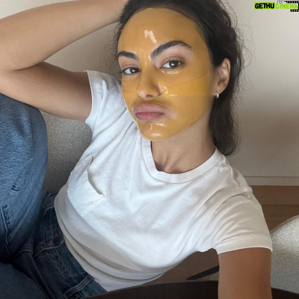 Camila Mendes Instagram - ICYMI @loopsbeauty just launched overseas in AUS & NZ 🇦🇺🇳🇿 heaps of loops masks are available now @meccabeauty so start prepping your summer glow ladieeeess