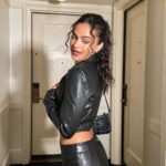 Camila Mendes Instagram - on my way to the library for @coach 📚 #coachny #coachspring24 #NYFW New York Public Library