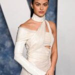 Camila Mendes Instagram - @vanityfair oscar party in vintage @versace 🤍