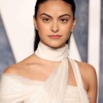 Camila Mendes Instagram - @vanityfair oscar party in vintage @versace 🤍