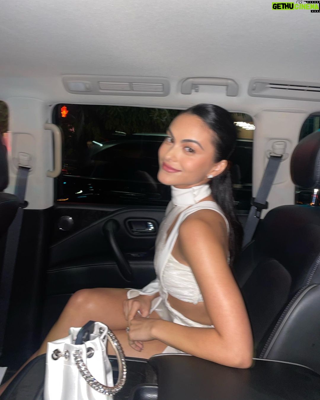 Camila Mendes Instagram - @vanityfair oscar party in vintage @versace 🤍