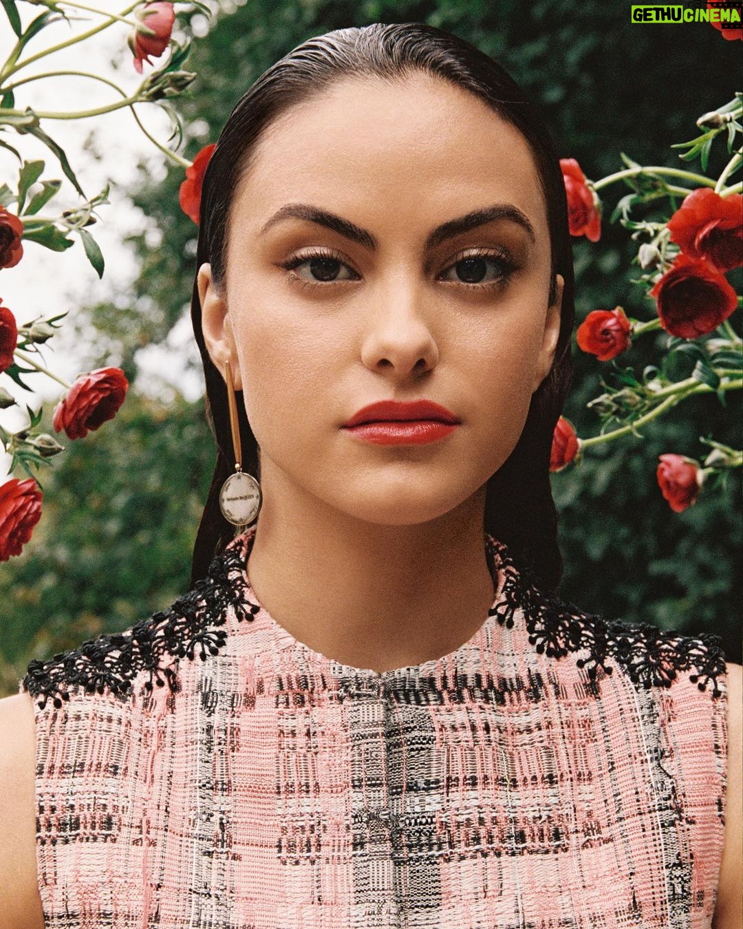 Camila Mendes Instagram - haven’t had a chance to properly express my gratitude to @instylemagazine for giving me their fall cover 🍂 shot by the lovely @rosalineshahnavaz and special thanks to @samanthasutton for writing a story that authentically reflects my voice. we talked on zoom for two hours and it didn’t feel like work for one second ♥️ link in bio