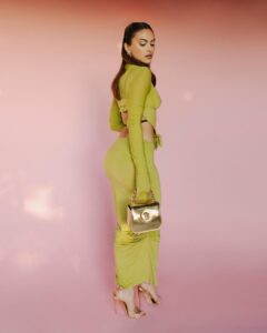 Camila Mendes Instagram - full drea cosplay in @versace for the #dorevenge premiere last night 💅🏽 photos by @cibellelevi
