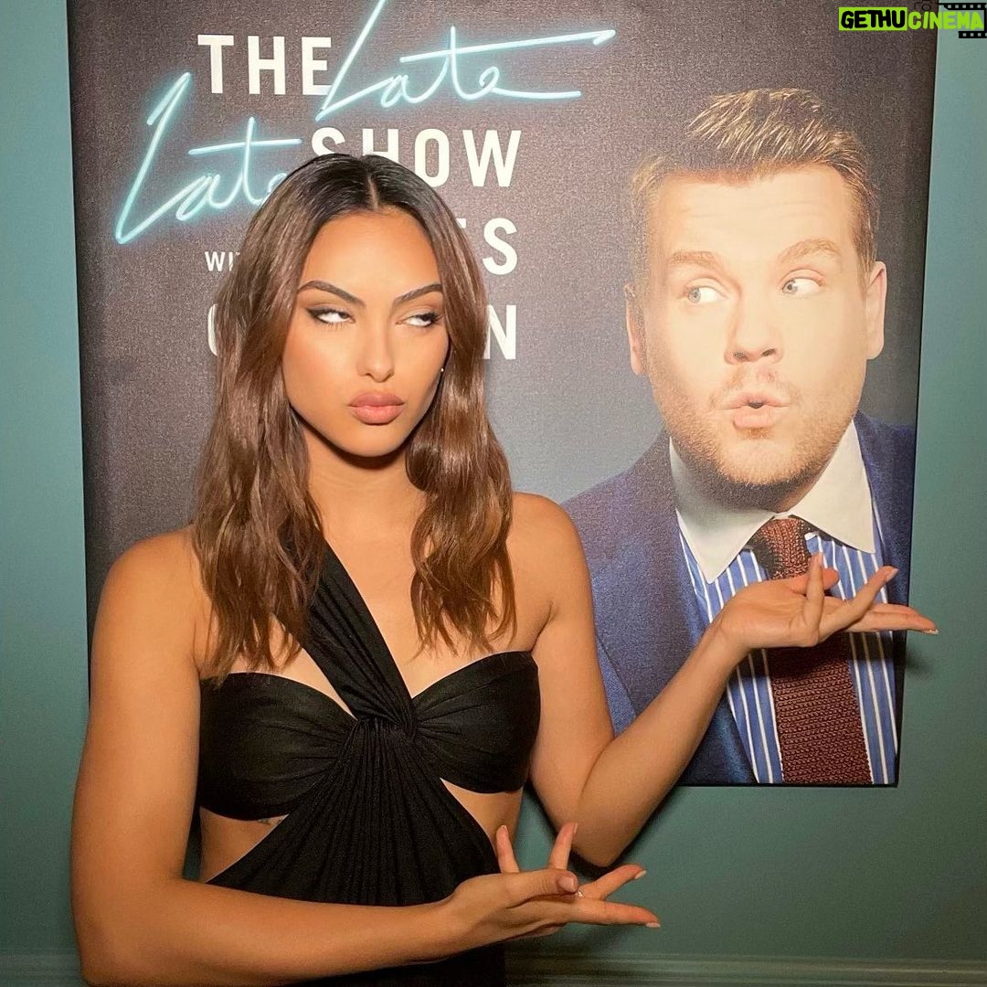 Camila Mendes Instagram - we interrupt your regularly scheduled emmy’s content to remind you to tune in to @latelateshow tonight 📺💥 12:37/11:37c on CBS