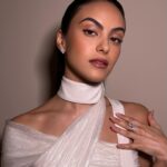Camila Mendes Instagram - @vanityfair oscar party in vintage @versace 🤍