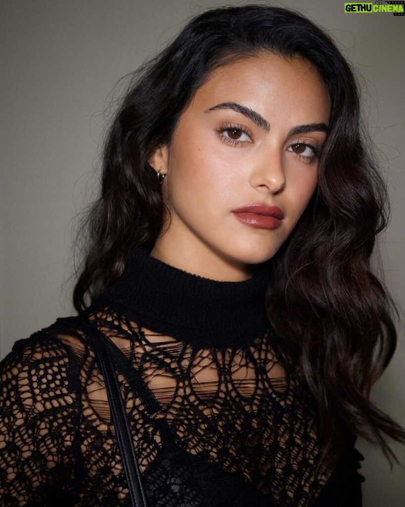 Camila Mendes Instagram - never thought i’d walk a carpet in moto boots as a 5’2 girlie but i loved every minute of it 🥾 was an honor to rep @coach at the CFDA awards with you @stuartvevers 🖤🖤
