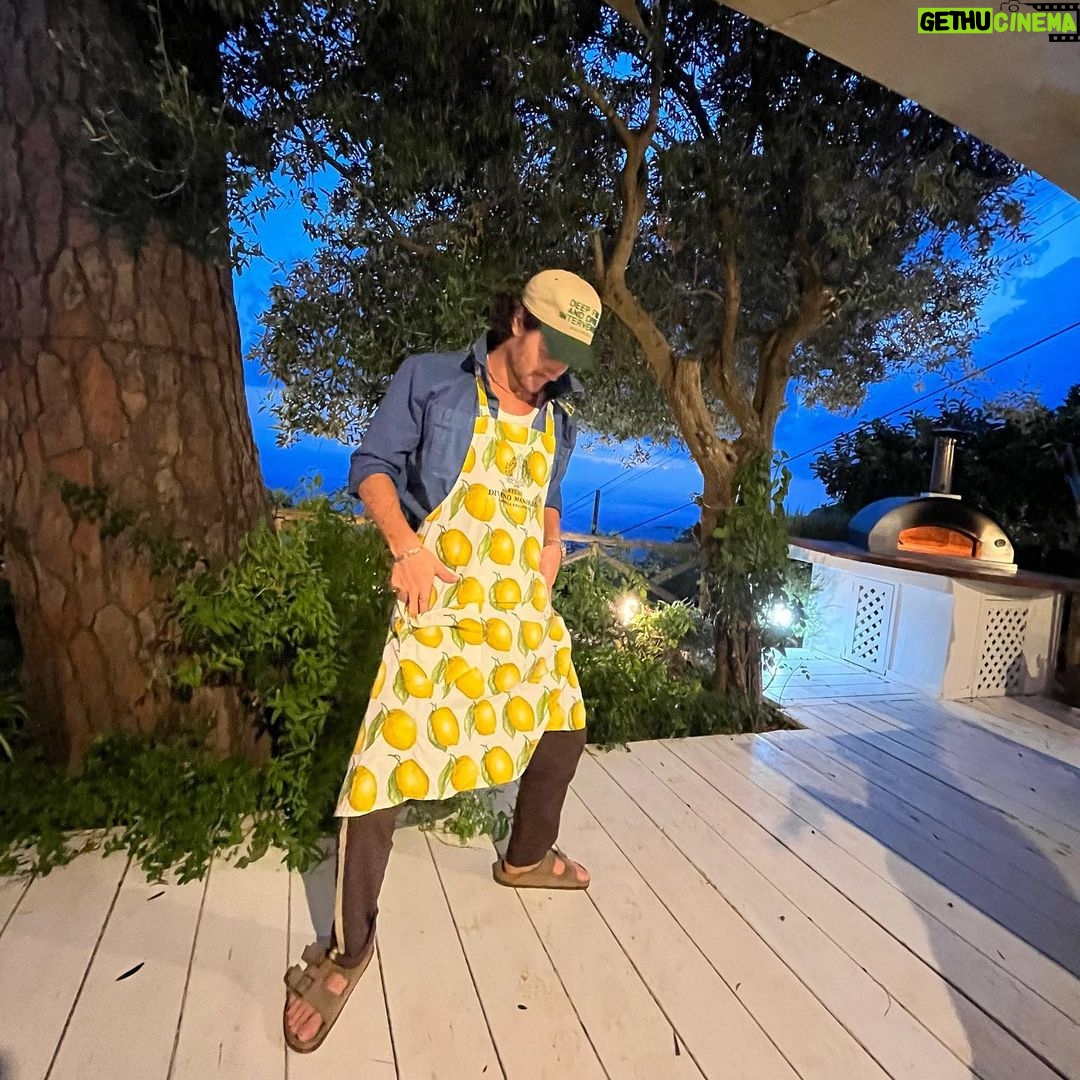 Camila Mendes Instagram - you really know how to show us a great time @airbnb thanks for the memories 🍕♥️🍷 Amalfi Coast, Italy