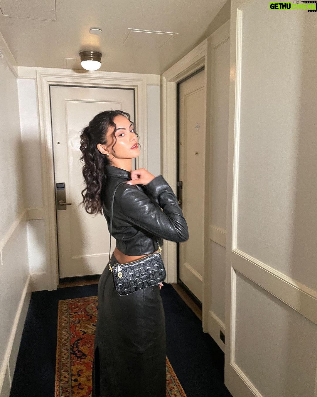 Camila Mendes Instagram - on my way to the library for @coach 📚 #coachny #coachspring24 #NYFW New York Public Library