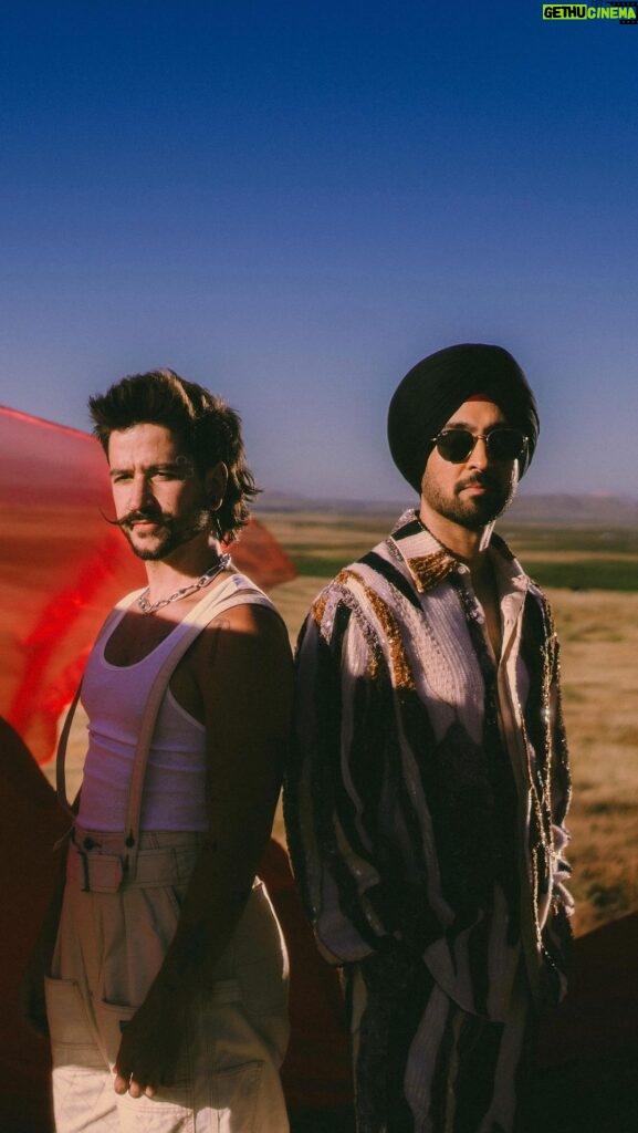 Camilo Instagram - El video Oficial de PALPITA con @diljitdosanjh ya salió!! 🫀 Link en mi bio. Palpita Official video out now!! Thank you to everybody in India for receiving this song with open arms. Can’t wait to meet you all face to face soon🙏🏼
