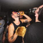 Camilo Instagram - Pa adelante y pa atrás, pa adelante y pa atrás, pa adelante y pa atrás… para adelante y para atrás 👻