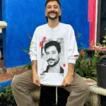 Camilo Instagram - Siempre me da un poquito de pudor ponerme esta camiseta porque jajajaja qué va a decir la gente?? Tipo wow, Camilo es su propio fan jajajajaja Pero hoy no me aguanté... y sí. Sí lo soy. Amo lo que está pasándome, la vida que llevo, las 7 nominaciones al @latingrammys , la Tribu que crece y crece... Y @evaluna dijo que pa celebrar ella iba a cocinar... así que bueno... La vida feliz. GRACIAS AL CREADOR POR ESTOOOOO!!!!!!!!!! Gracias Tribu, gracias a la academia, gracias a mis papás que me siguen amando aun con este bigote. GRACIAAAAAAS!!!