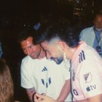 Camilo Instagram – Hoy tuve la fortuna de acompañar a un ser humano increíble y al mejor jugador de la historia @leomessi , en su llegada al @intermiamicf 

Mientras todo el mundo lo homenajeaba, él estaba con su maravillosa esposa @antonelaroccuzzo viendo a sus hijos jugar a la pelota al frente de miles de personas.

No podemos decir que no estamos felices de tenerlos cerca, verdad @evaluna? jajaja