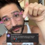 Camilo Instagram – @escuchoaluniverso tú me dejaste un comentario en un post y me inspiró mucho a pensar que hay un montón de cosas que uno tiene en el cuerpo que son síntomas de algo más… cosas que los doctores no pueden curar, ni diagnosticar 
Entonces escribí una canción…