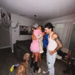 Camilo Instagram - Pa adelante y pa atrás, pa adelante y pa atrás, pa adelante y pa atrás… para adelante y para atrás 👻
