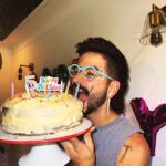 Camilo Instagram - Empanadas, bombas y una torta hecha por @evaluna para celebrar 5 años de La Tribu. 🎂 ♥️ ⛺️ Cinco años de SER NOSOTROS MISMOS. De creer en lo que tenemos dentro. El otro día fui a un concierto y un señor que trabajaba en limpieza me gritó CAMILOOO, yo soy de La Tribu. Y nos dimos un abrazo y fui feliz. Estamos por todas partes del mundo, donde menos se lo esperan buaahahahahahaha!!! Feliz diaaaaa. Los amo!