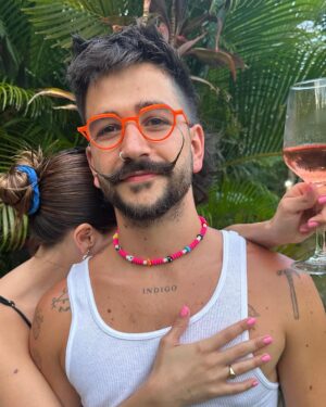 Camilo Instagram - Lo más importante es que en la vida lo más importante siempre sea lo más importante. 
Salud 🍷 por la familia!
