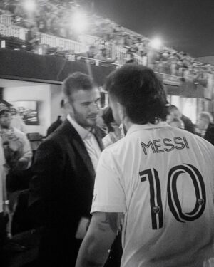 Camilo Instagram - Hoy tuve la fortuna de acompañar a un ser humano increíble y al mejor jugador de la historia @leomessi , en su llegada al @intermiamicf 

Mientras todo el mundo lo homenajeaba, él estaba con su maravillosa esposa @antonelaroccuzzo viendo a sus hijos jugar a la pelota al frente de miles de personas.

No podemos decir que no estamos felices de tenerlos cerca, verdad @evaluna? jajaja