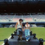 Camilo Instagram - Hoy tuve la fortuna de acompañar a un ser humano increíble y al mejor jugador de la historia @leomessi , en su llegada al @intermiamicf Mientras todo el mundo lo homenajeaba, él estaba con su maravillosa esposa @antonelaroccuzzo viendo a sus hijos jugar a la pelota al frente de miles de personas. No podemos decir que no estamos felices de tenerlos cerca, verdad @evaluna? jajaja