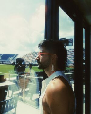 Camilo Instagram - Hoy tuve la fortuna de acompañar a un ser humano increíble y al mejor jugador de la historia @leomessi , en su llegada al @intermiamicf 

Mientras todo el mundo lo homenajeaba, él estaba con su maravillosa esposa @antonelaroccuzzo viendo a sus hijos jugar a la pelota al frente de miles de personas.

No podemos decir que no estamos felices de tenerlos cerca, verdad @evaluna? jajaja