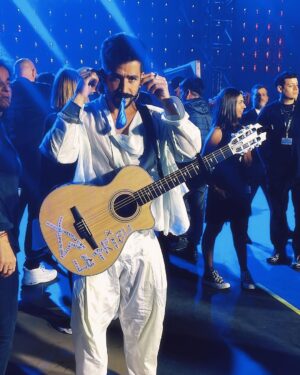 Camilo Instagram - Anoche en Sevilla.
Nos llevamos el Latin Grammy por el documental “El Primer Tour de mi Vida”!! Y se sintió diferente a haber ganado los anteriores!!! Se sintió como que le hubieran dado el premio a TODA LA TRIBU, porque al final, son ustedes los protagonistas!!
Estar anunciando la gira del año que viene justo cuando nos dan un Grammy por la gira anterior es como WOW, un círculo completo!
Vayan a ver el documental, que sé que van a sentir ganas de tomar riesgos, rodearse de gente valiosa y salir a hacer cosas significativas!! 
Le dedico este premio a mi país, y a la familia que caminó conmigo a lo largo de estos 150 conciertos en esta gira que me transformó para siempre!!! 
Gracias @manuelcarrasco_ @edgarbarrera @iza por compartir el escenario conmigo!! 
Gracias a la academia por tantas alegrías @latingrammys 
Soy feliz!