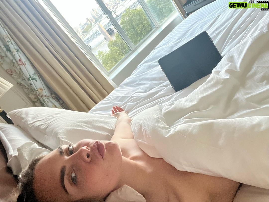 Cara Delevingne Instagram - hard to get out of bed with a view like this 💠Savoy Hotel, London