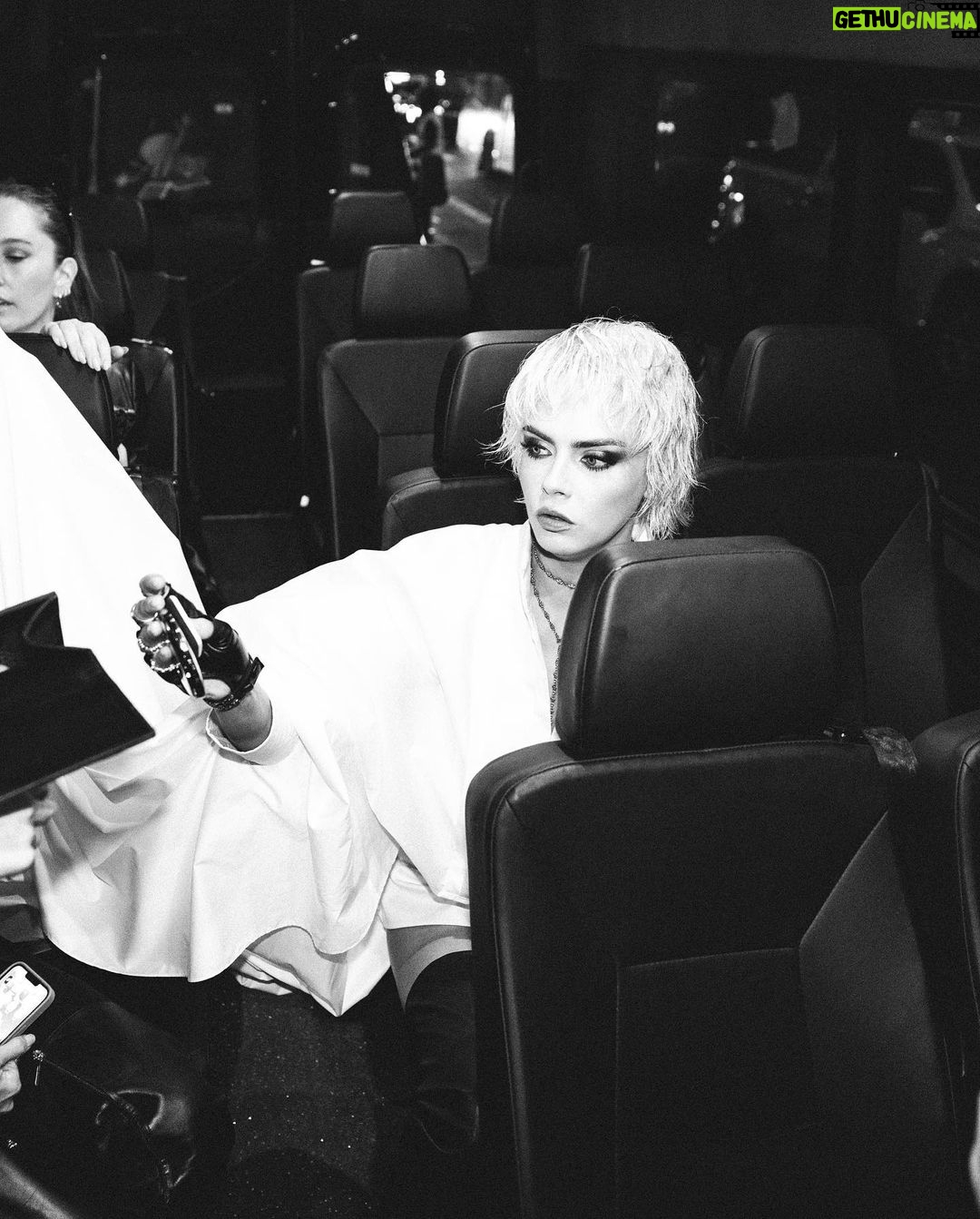 Cara Delevingne Instagram - Last week’s transformation in action 📸 @huntermoreno The Mark Hotel