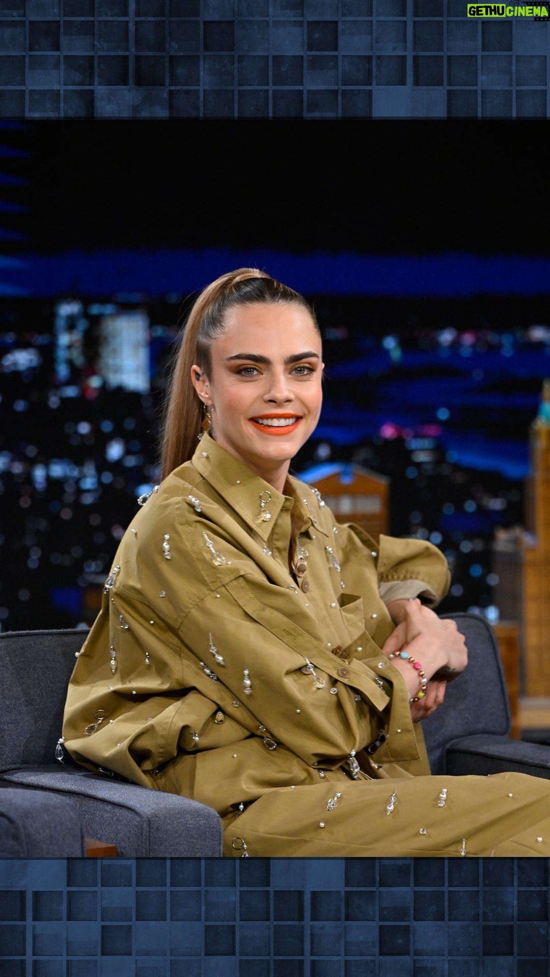 Cara Delevingne Instagram - @caradelevingne blows Jimmy’s mind with a card trick! #FallonTonight The Tonight Show Starring Jimmy Fallon