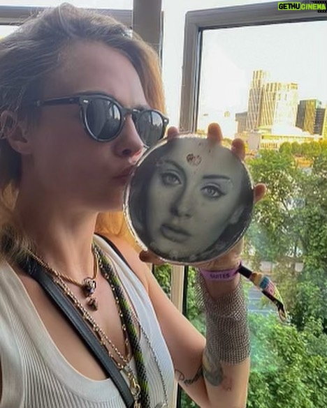 Cara Delevingne Instagram - An absolutely A+ London weekend seeing the sensational queen @adele in Hyde Park & a lovely stay at @thesavoylondon … thank you @all ! Hyde Park, London
