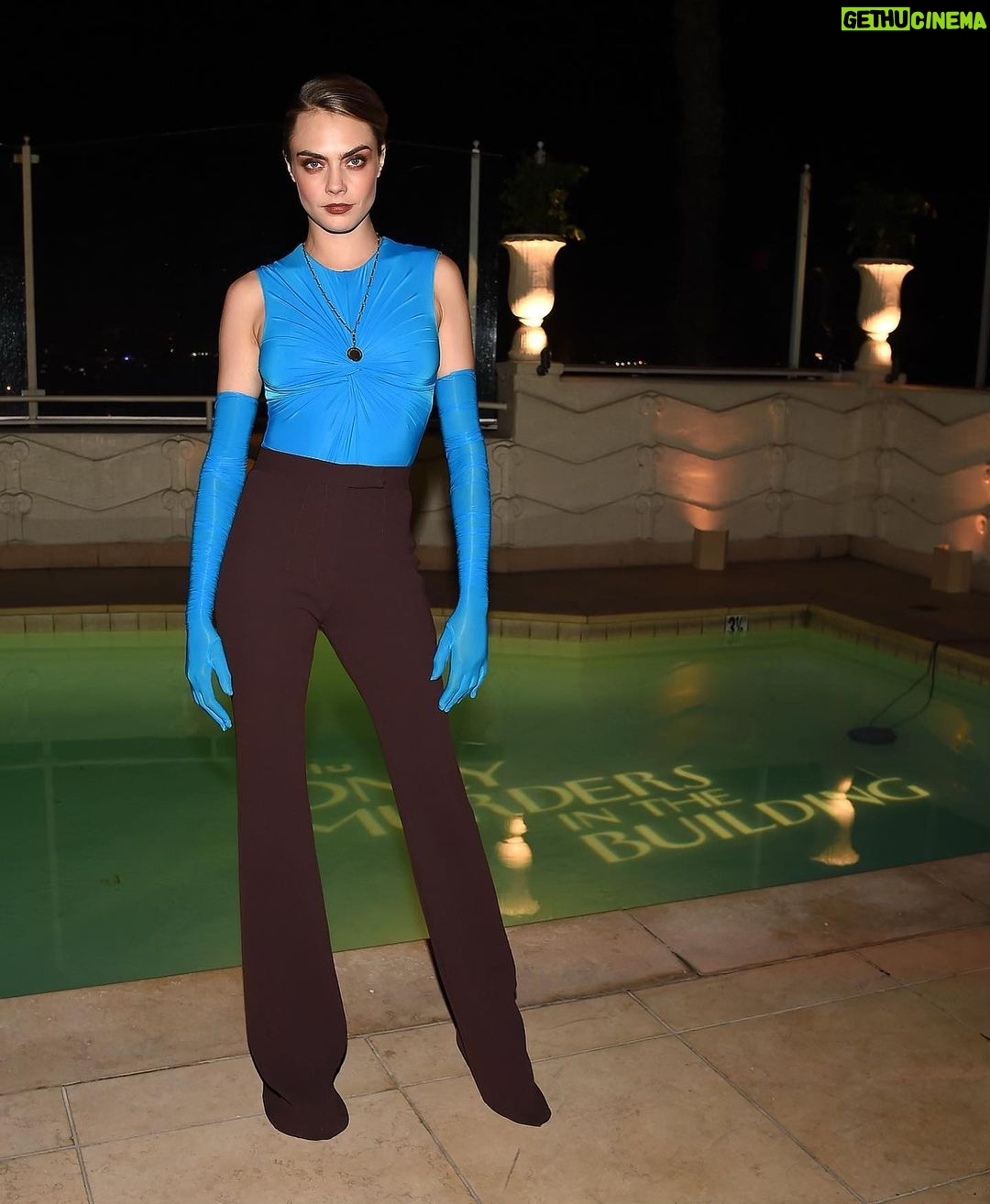 Cara Delevingne Instagram - spent multiple hours sitting on the tarmac in airline delays but finally made it to celebrate @onlymurdershulu season 2 STREAMING NOW on @hulu #mabelandaliceforever