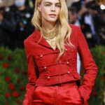 Cara Delevingne Instagram - GILDED 🌟 @dior @diorbeauty @voguemagazine @metmuseum @amberasaly @gettyentertainment @robzangardi @marielhaenn @romyglow @mararoszak @thuybnguyen @joannavargasnyc @flavialanini @theledecompany @della_vite
