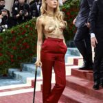 Cara Delevingne Instagram - GILDED 🌟 @dior @diorbeauty @voguemagazine @metmuseum @amberasaly @gettyentertainment @robzangardi @marielhaenn @romyglow @mararoszak @thuybnguyen @joannavargasnyc @flavialanini @theledecompany @della_vite